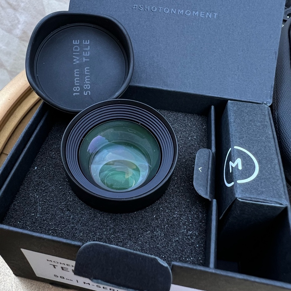 Moment Tele Lens 58mm M-Series with Dual Mobile Lens Travel Pouch - Picture 8 of 8